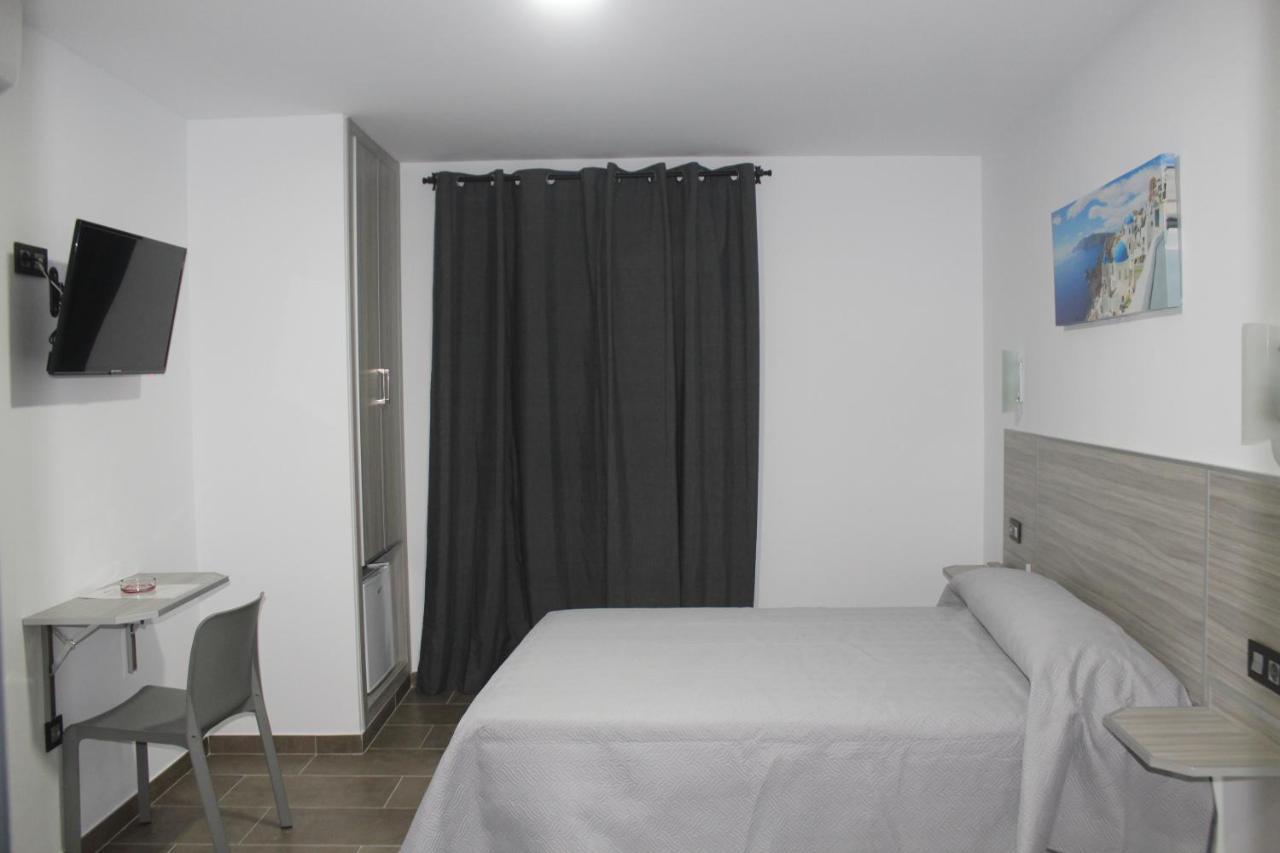 Hostal Maria Jose Conil De La Frontera Exteriör bild