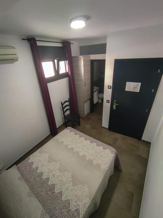 Hostal Maria Jose Conil De La Frontera Exteriör bild