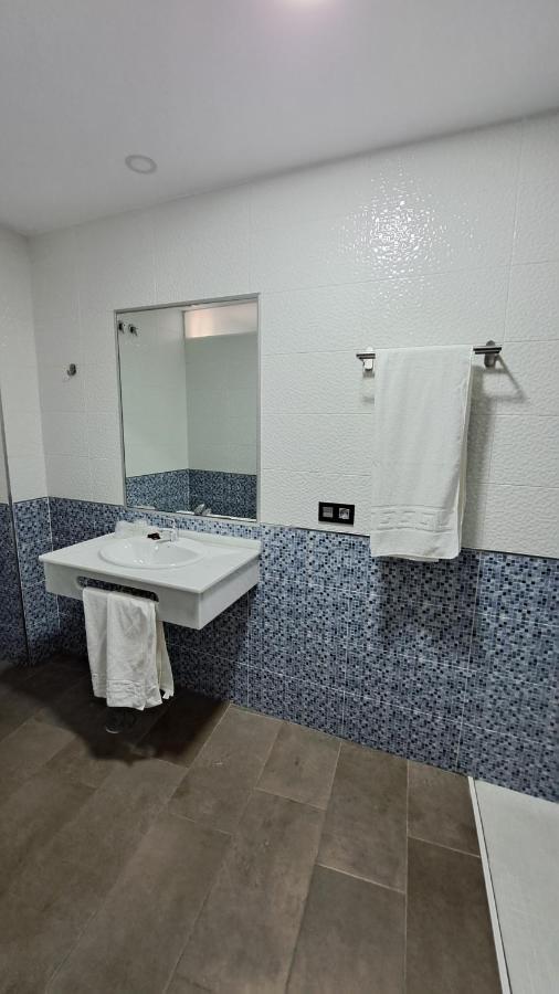 Hostal Maria Jose Conil De La Frontera Exteriör bild