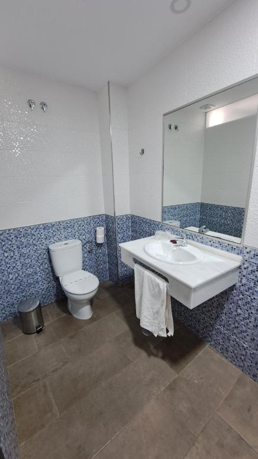 Hostal Maria Jose Conil De La Frontera Exteriör bild
