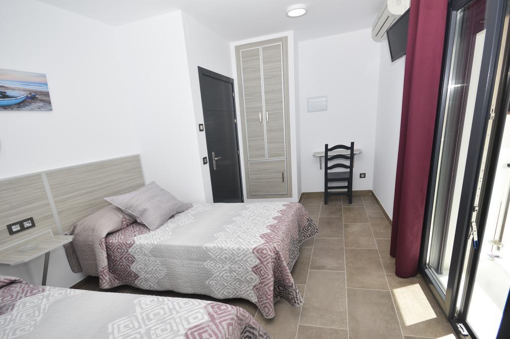 Hostal Maria Jose Conil De La Frontera Exteriör bild