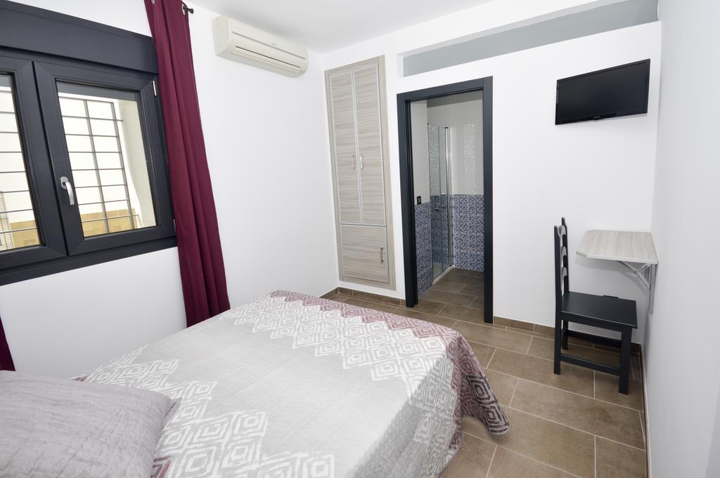 Hostal Maria Jose Conil De La Frontera Exteriör bild