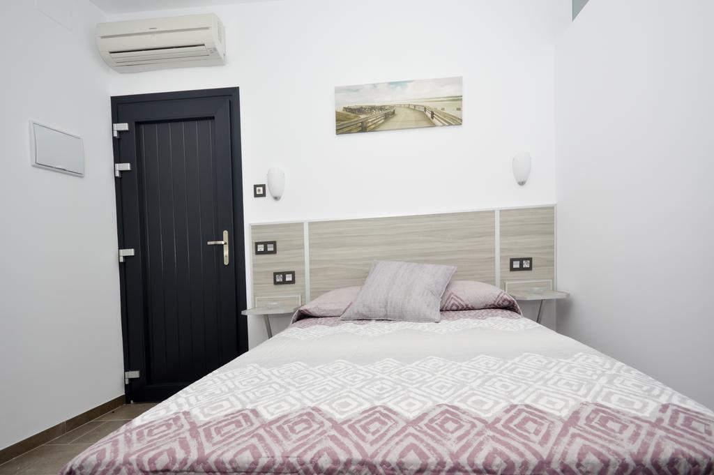 Hostal Maria Jose Conil De La Frontera Exteriör bild
